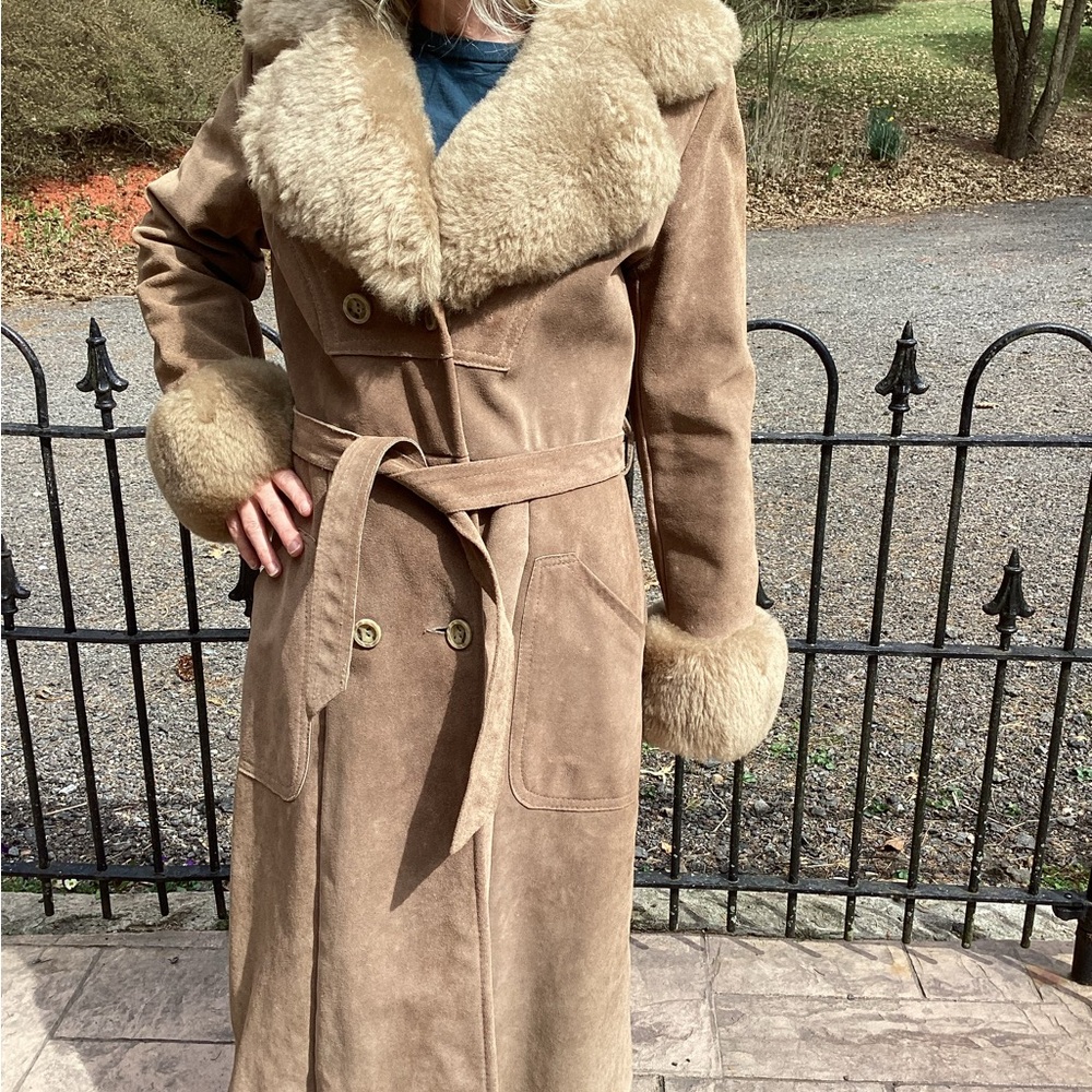 Vintage 1970s Women's Western Style Tan Suede & Shearling  Coat